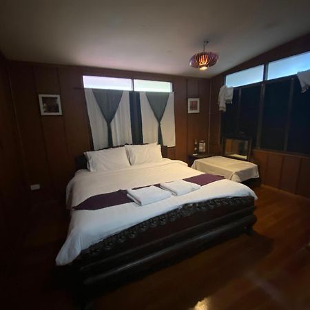 Хостел Nearthepark Boutique House Чиангмай Экстерьер фото